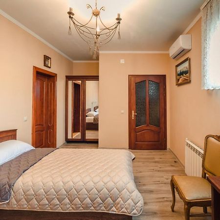 Готель «Вишневий Сад» Mukatschewo Exterior foto