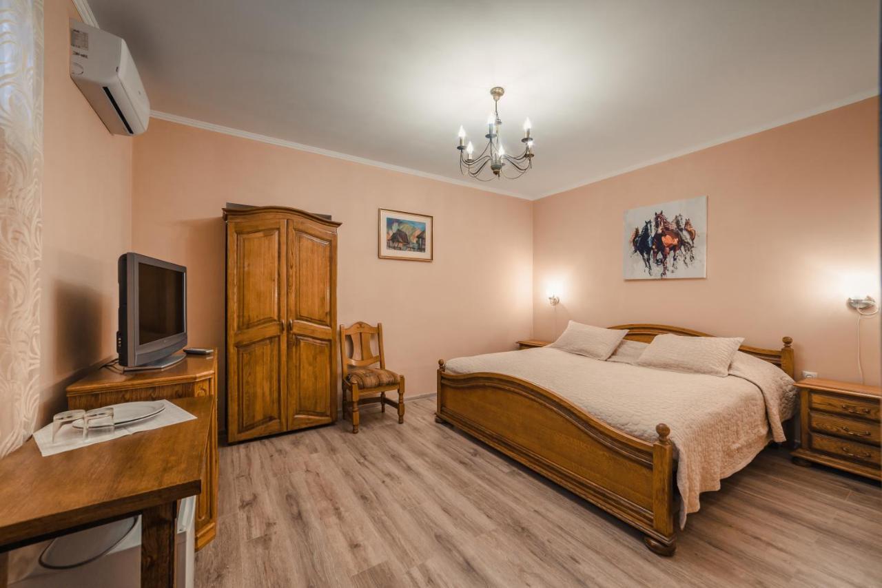 Готель «Вишневий Сад» Mukatschewo Exterior foto