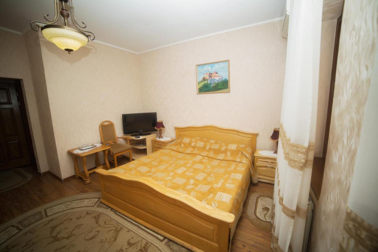 Готель «Вишневий Сад» Mukatschewo Exterior foto