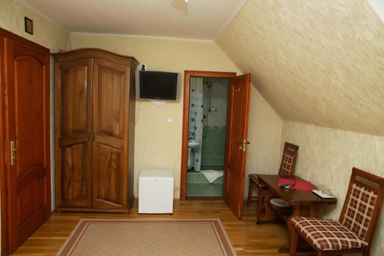 Готель «Вишневий Сад» Mukatschewo Exterior foto