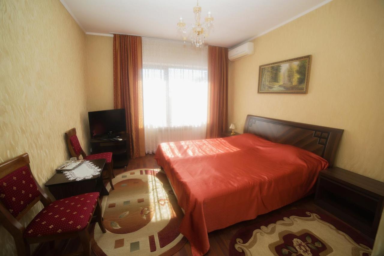 Готель «Вишневий Сад» Mukatschewo Exterior foto